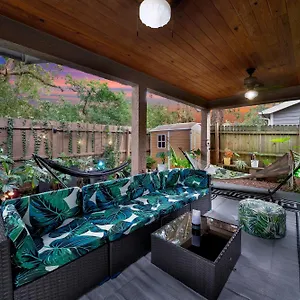 Zen Jungle House By Busch Gardens Sleeps 12 With Outdoor Games & Detached Play Space! Holiday home Tampa